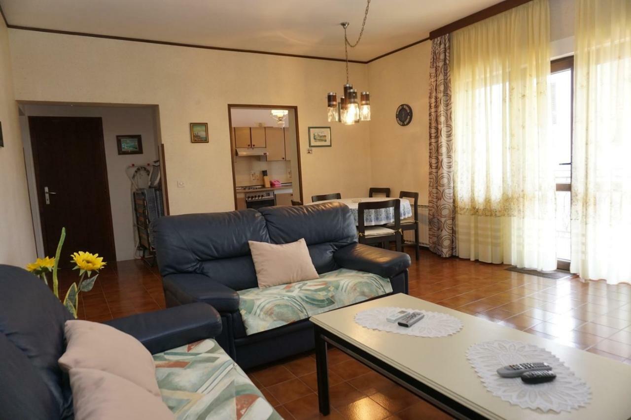 Hotel Mariella à Bašanija Extérieur photo