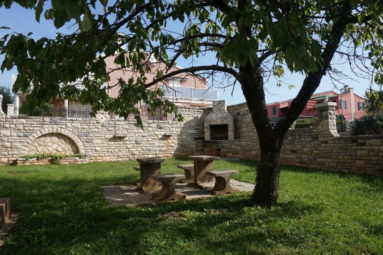 Hotel Mariella à Bašanija Extérieur photo