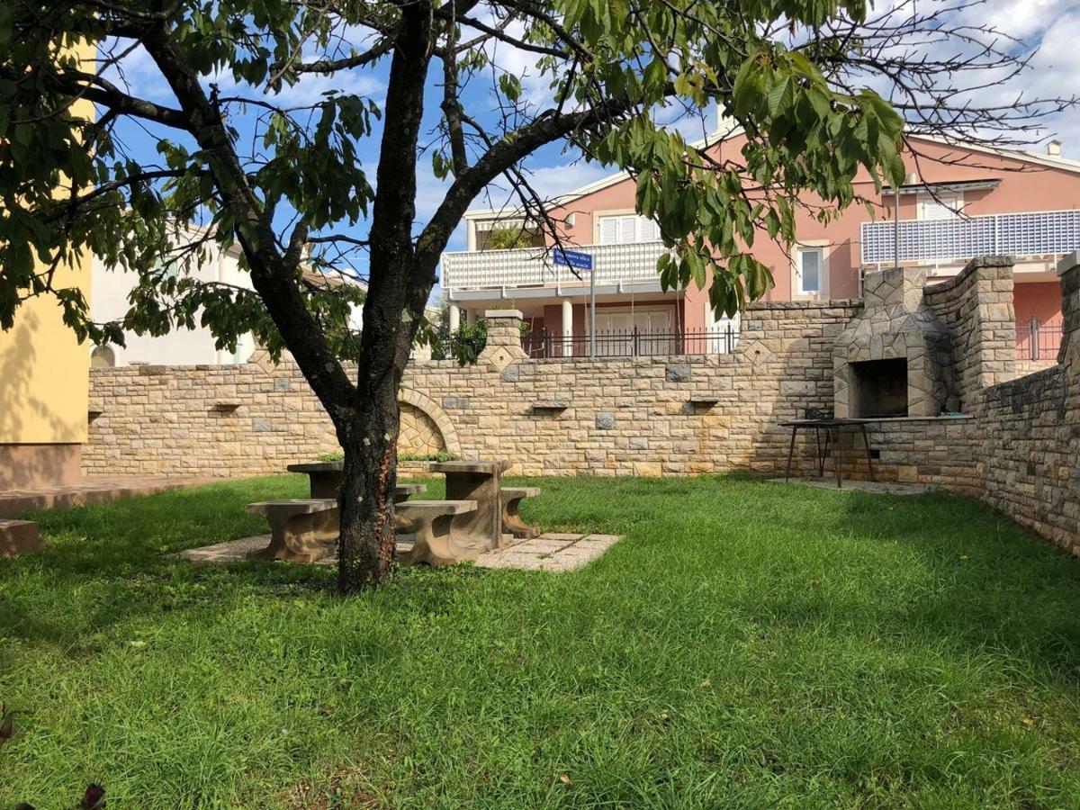 Hotel Mariella à Bašanija Extérieur photo