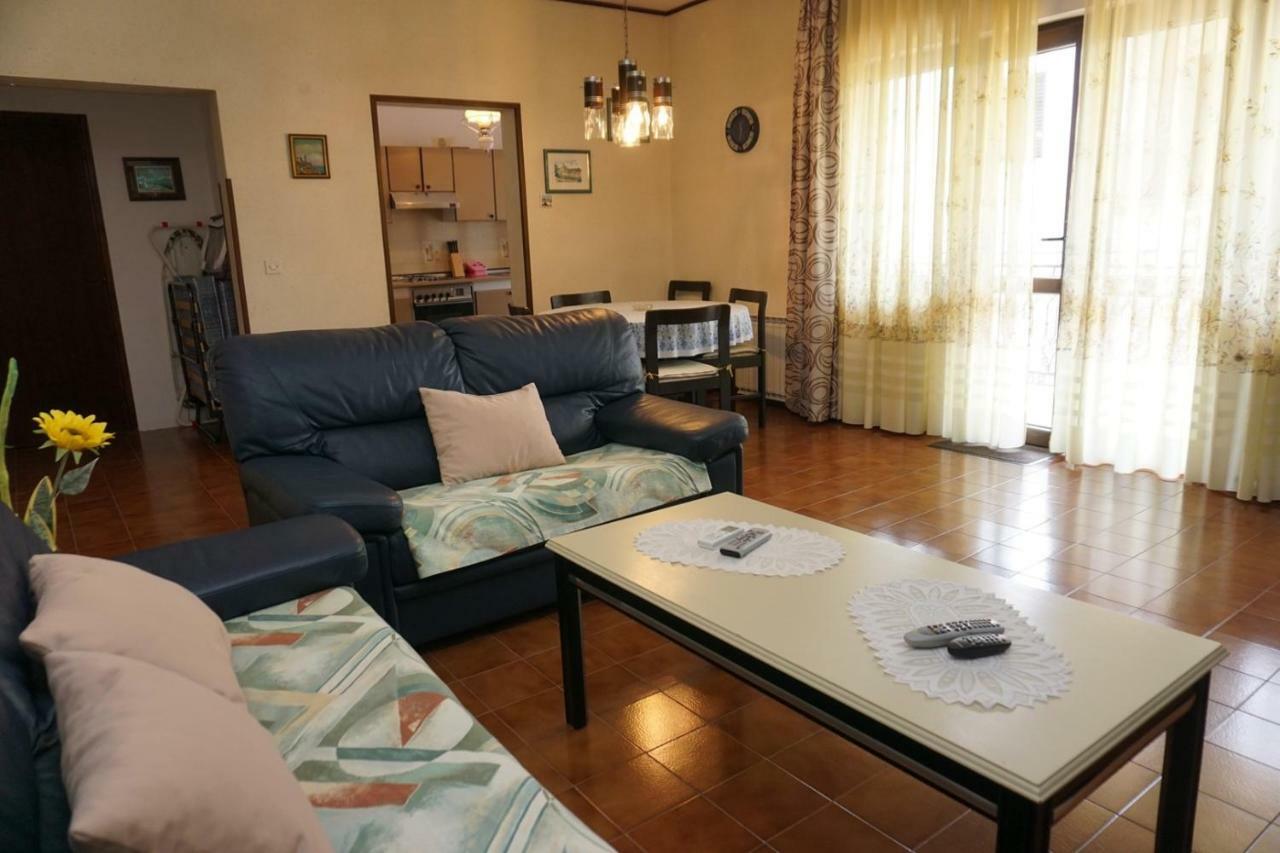 Hotel Mariella à Bašanija Extérieur photo