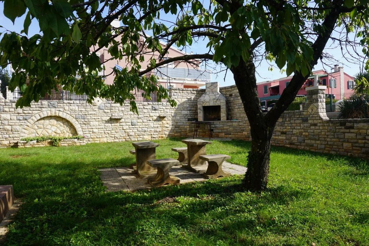 Hotel Mariella à Bašanija Extérieur photo
