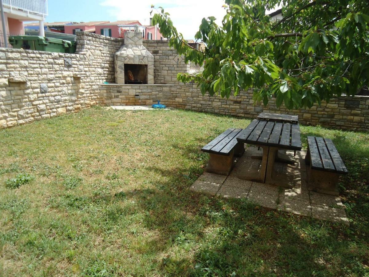 Hotel Mariella à Bašanija Extérieur photo